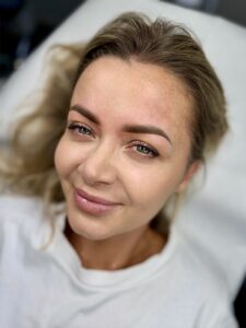 Makijaż permanentny brwi – efekt